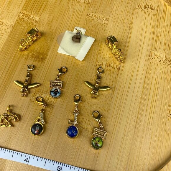 Set of 9 gold plated charms and one 1/5g 10k gold charm with a total wt of 24g - Picture 6 of 16